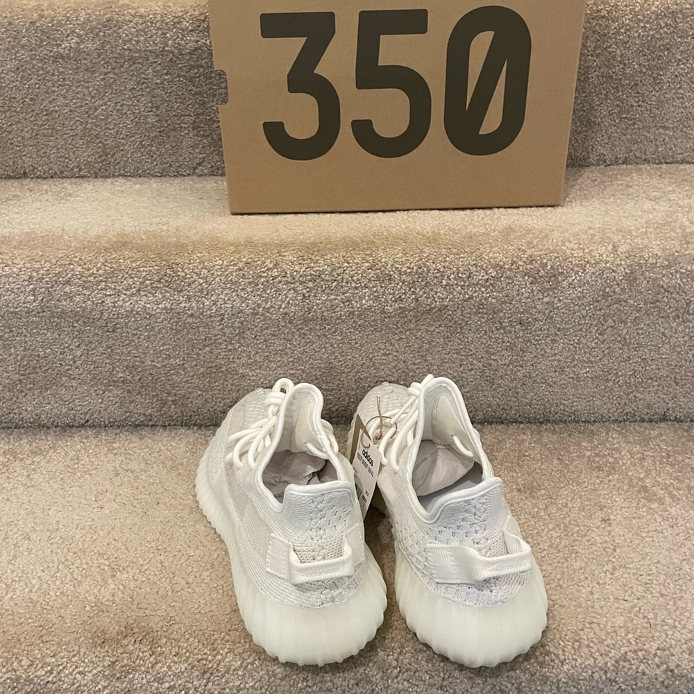 Yeezy 350 V2 - Picture 3 of 6